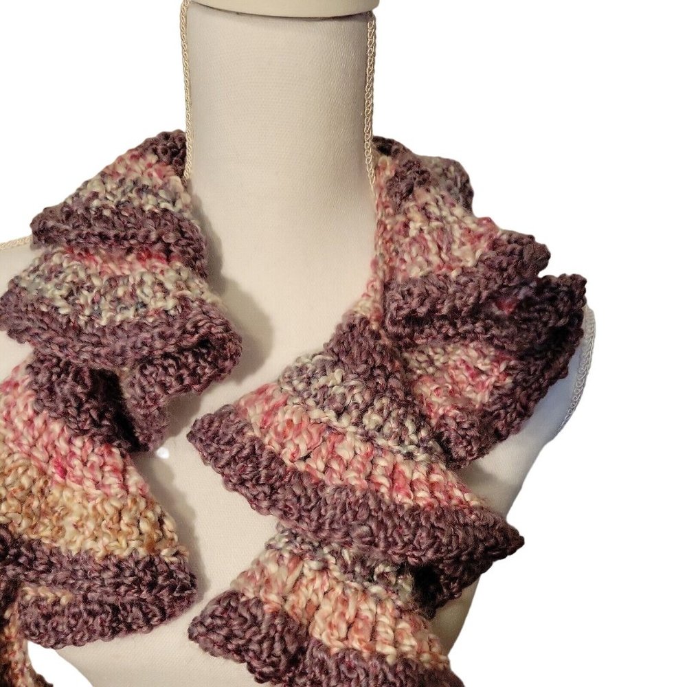 Elegant Multicolor Ruffled Scarf - Picture 5 of 9